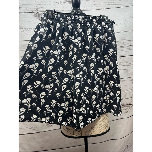 Simply Vera Vera Wang large black‎ and white colored shorts - 2766 - Picture 1 of 5